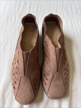 THE FLEXX Taupe Brown Perforated Suede Slip-On Clogs